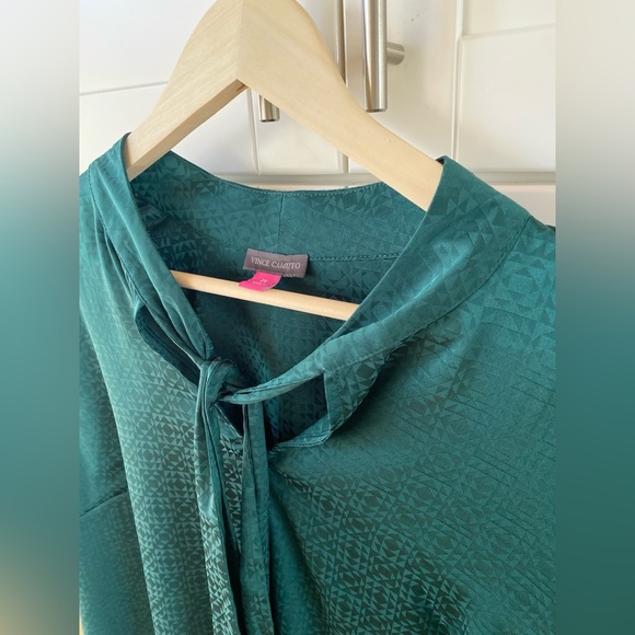 NWT Vince Camuto Tie Neck Blouse - Picture 6 of 6